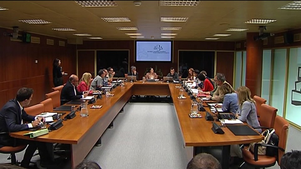 Comparecencia ante la Comisión de DDHH del Parlamento Vasco de víctimas de ETA, GAl y Policía. EiTB