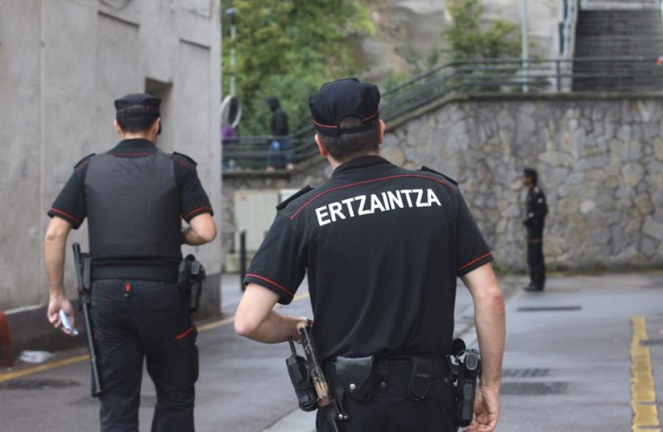 Agentes de la Ertzaintza. Foto de archivo: EFE