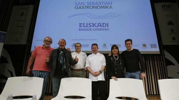 Los cocineros Roteta, Argiñano, Arbelaitz y Berasategi en San Sebastian Gastronomika. Foto: EFE