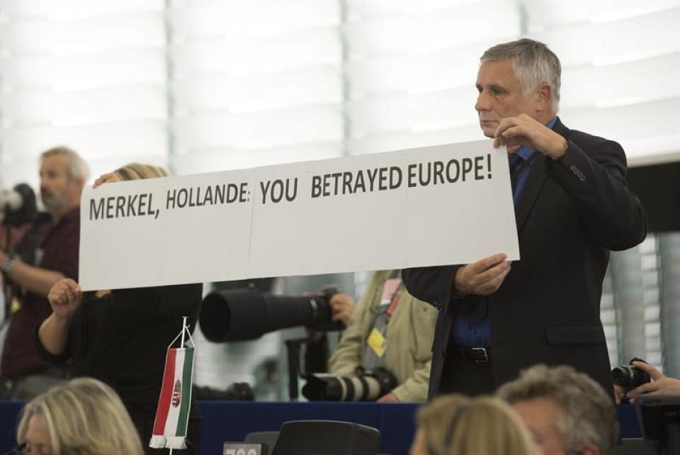 Eskuin muturreko europarlamentarien protesta efe