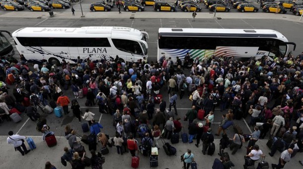 Concentración de los trabajadores de los autobuses urbanos de Vitoria