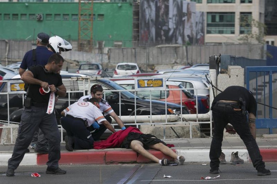 Un palestino muerto en Tel Aviv. Foto: EFE  