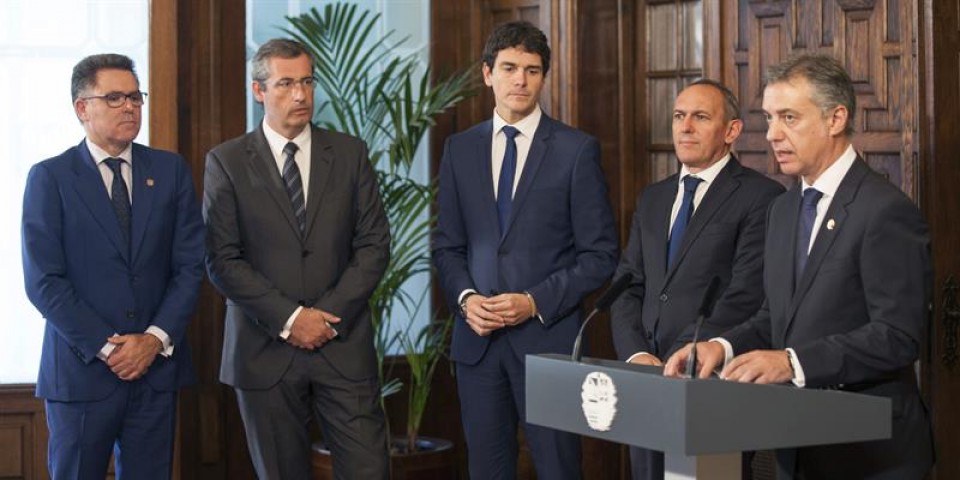 Los representantes de las instituciones vascas, en una comparecencia conjunta. EFE