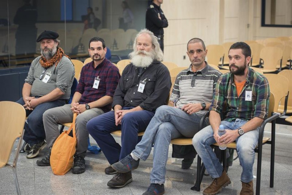Los cinco miembros de Askapena durante el juicio en la Audiencia Nacional. Foto: EFE