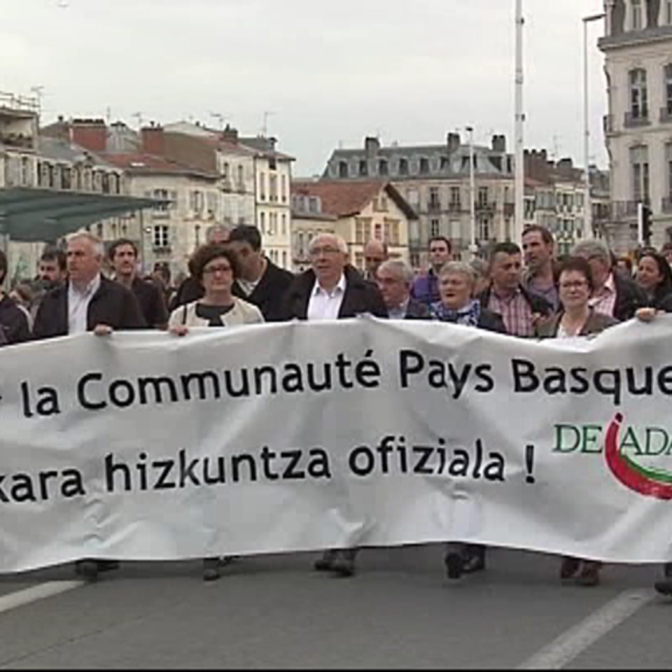 Manifestación en Baiona en favor del euskera