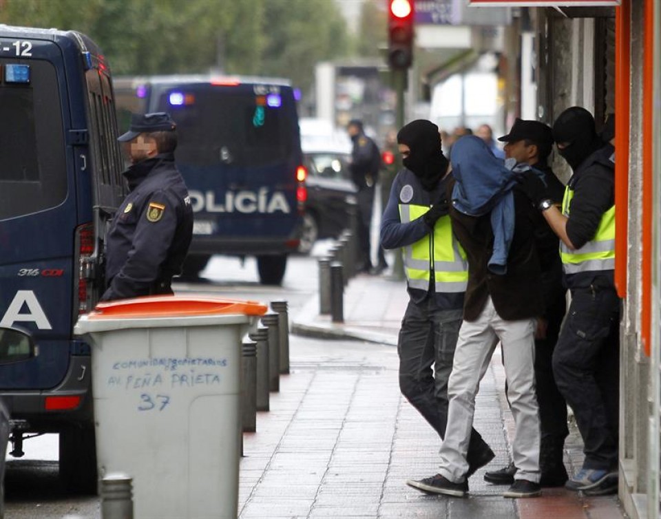 Hiru atxilotu Madrilen, Estatu Islamikoarekin lotura dutelakoan. Argazkia: EFE