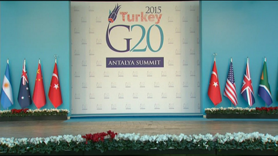 G20a Turkian dago bilduta, baina begirada Frantzian jarrita