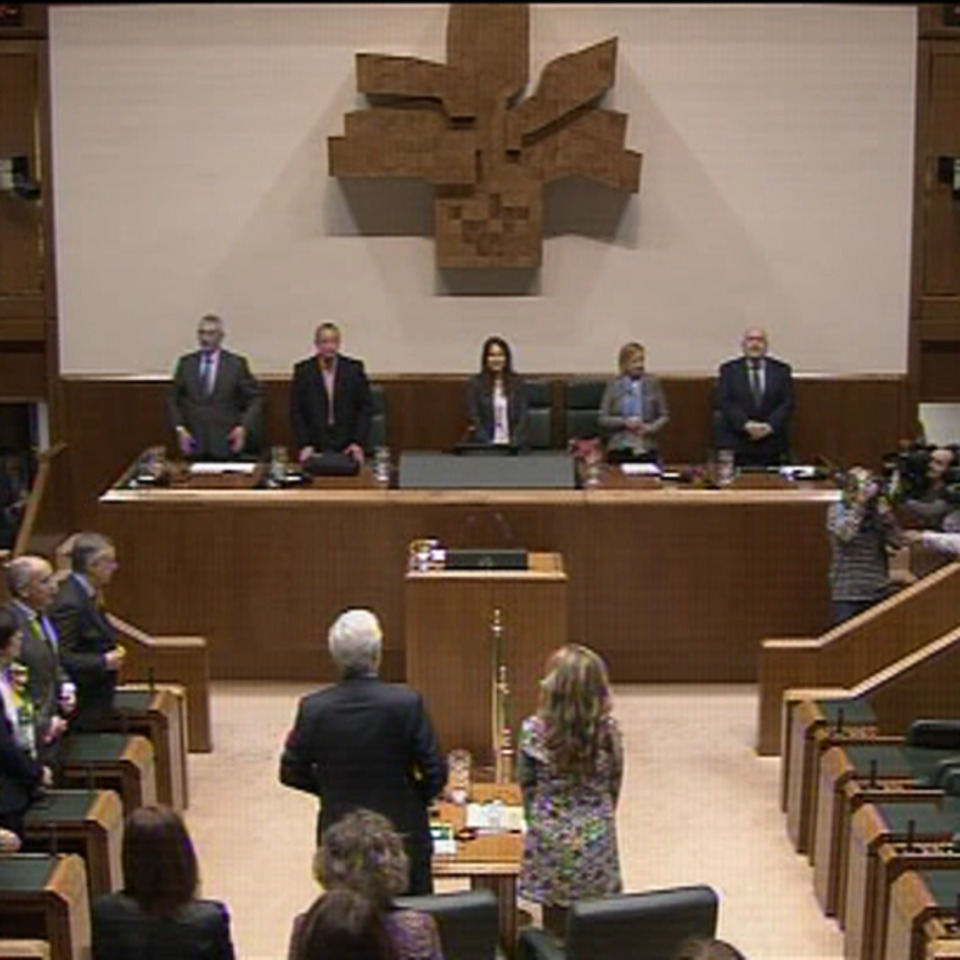 Homenaje a Santi Brouard en el Parlamento Vasco