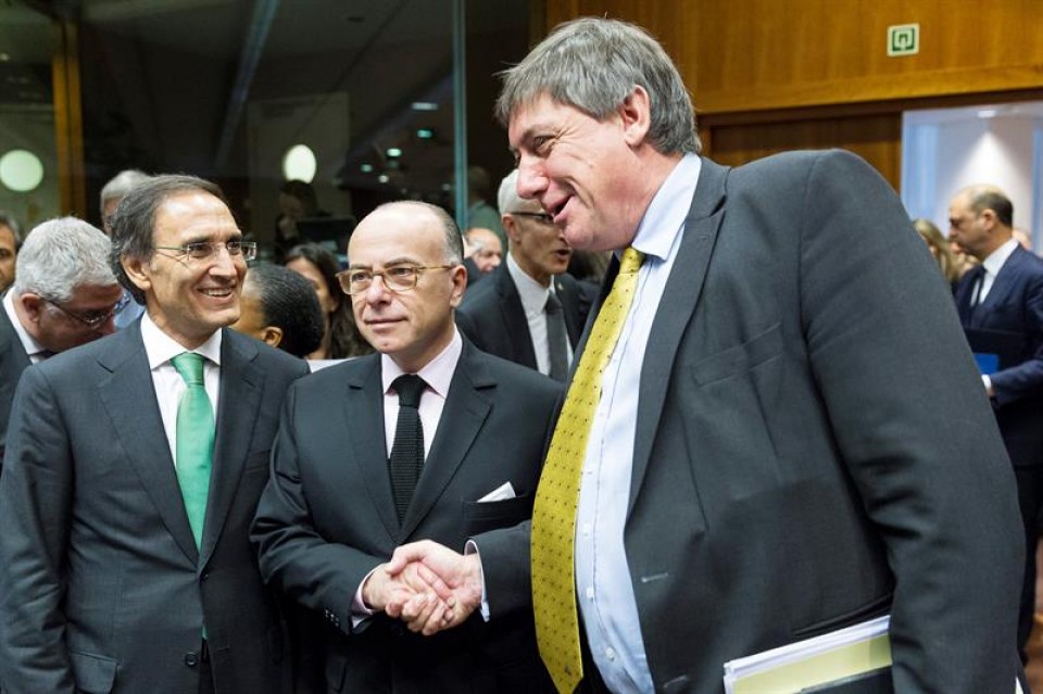 Los ministros del interior de Portugal, Francia y Bélgica en la reunión de hoy. Foto: EFE