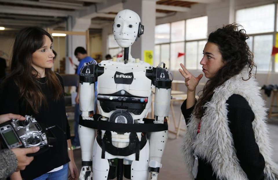 El robot Inmove, presente en la feria Bilbao Maker Faire. Foto: EFE