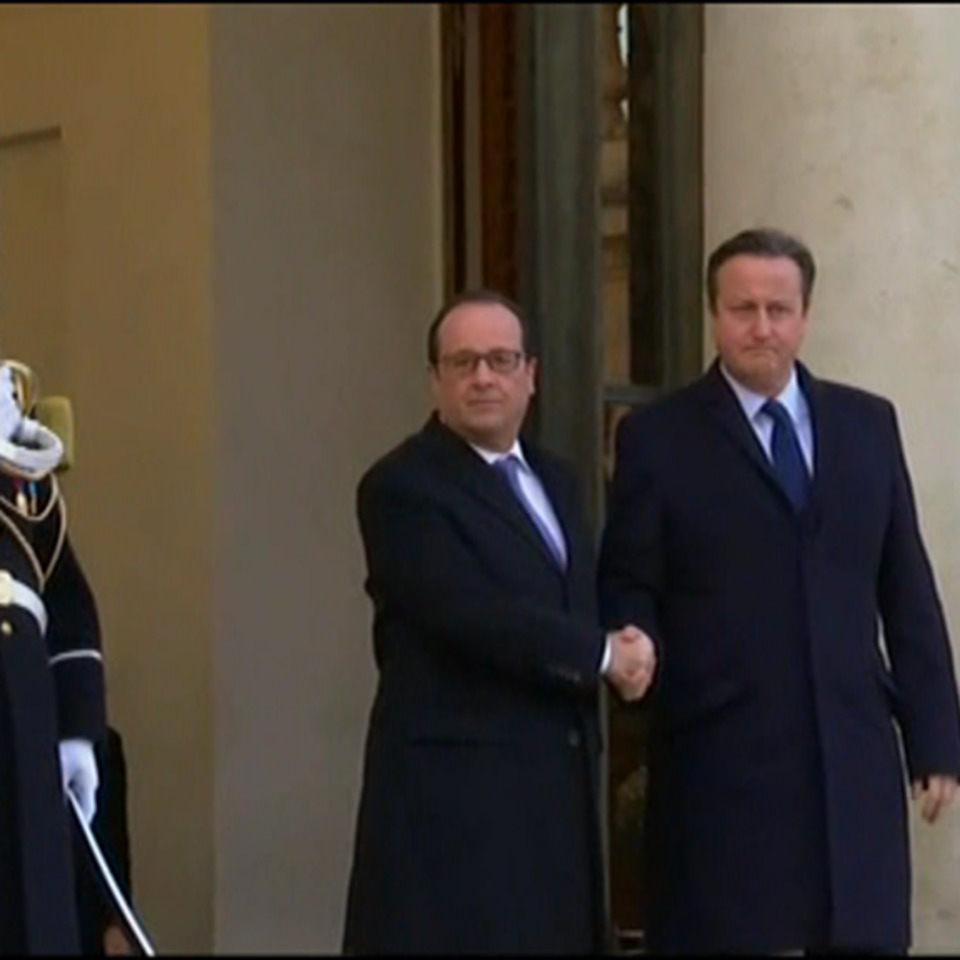 EIri aurre nola egin aztertzen ari dira Hollande eta Cameron