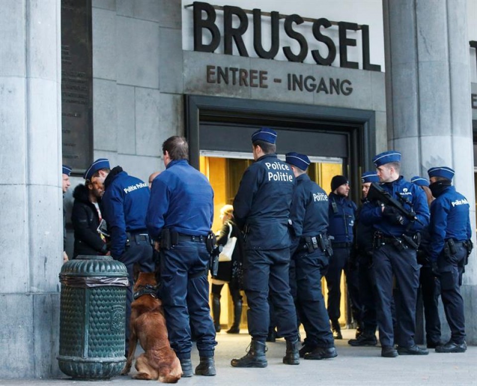 Brusela geltokia estación polizia atentatu beldurra setio egoera estado emergencia. EFE