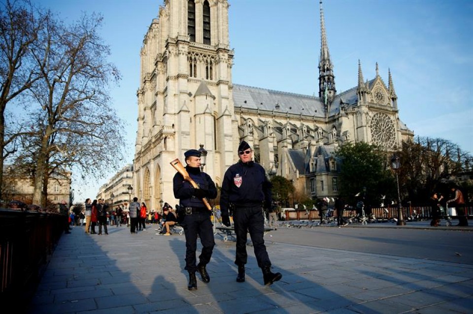 Tres mujeres detenidas en París por presuntas actividades terroristas