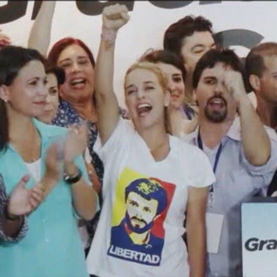 Miembros de la coalición opositora celebran la victoria. EFE