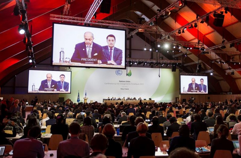 Vista general del plenario durante la presentación del primer borrador del COP21. EFE