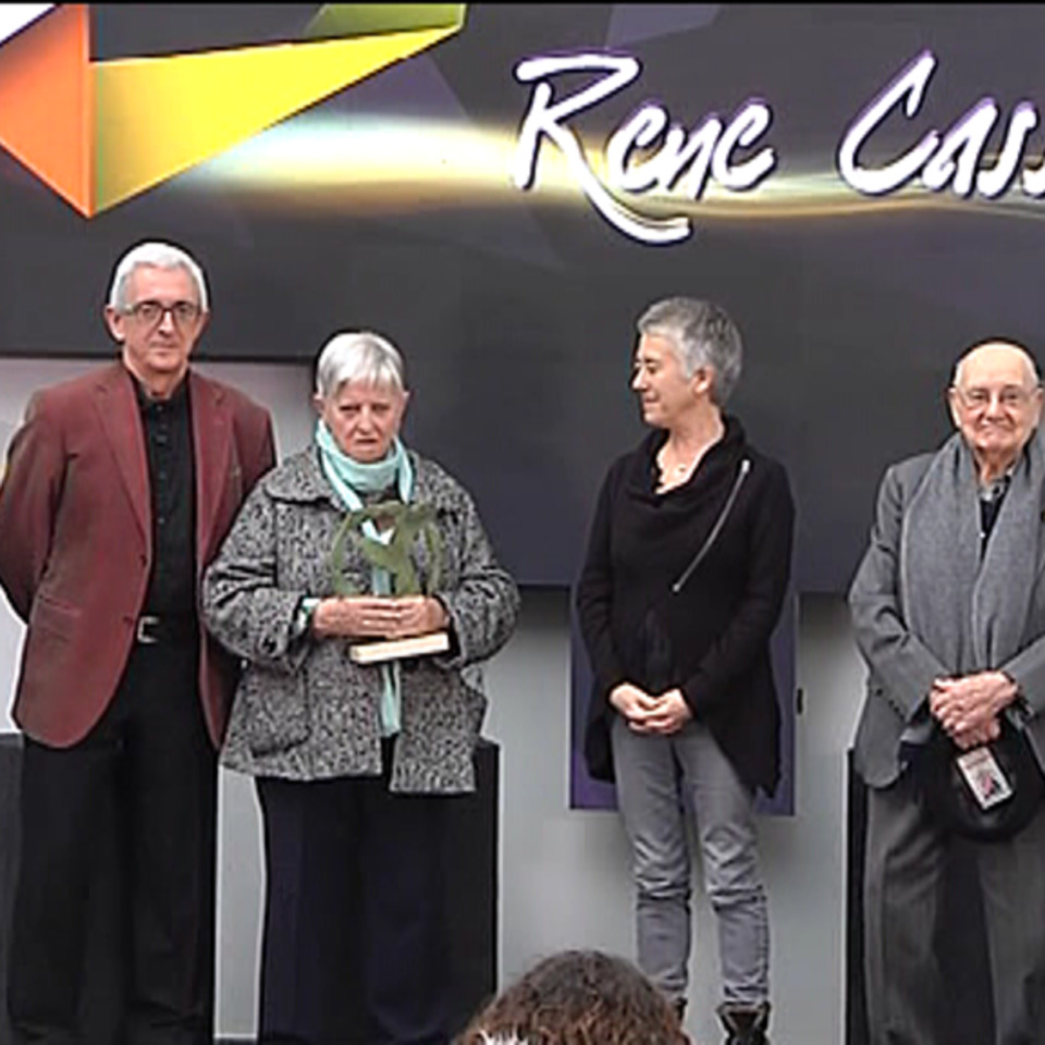 Las víctimas querellantes del franquismo reciben el premio René Cassin