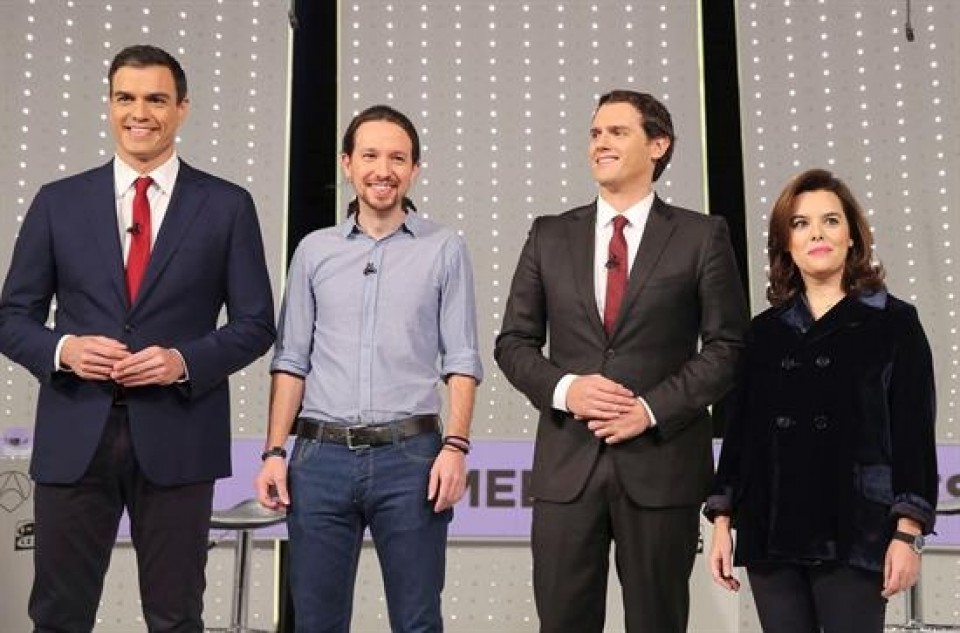 Imagen de los momentos previos a uno de los debates de la anterior campaña. Foto: EFE.
