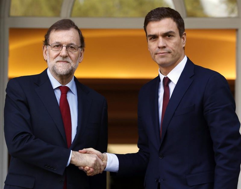 Rajoy y Sánchez, hoy, en La Moncloa. EFE. 