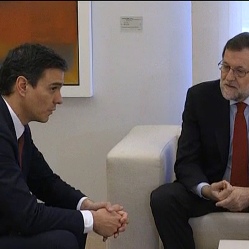 Sánchez reúne a sus barones para acordar la política de pactos