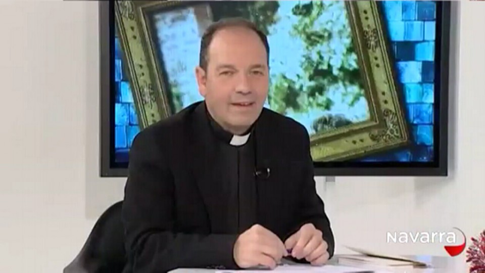 Juan Carlos Elizalde, en su programa de televisión "Iglesia Navarra". Foto: Navarra Televisión