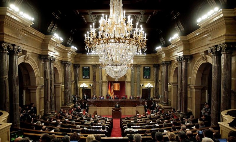 Imagen del Parlament, durante la sesión de investidura de Puigdemont. Foto de archivo: EFE