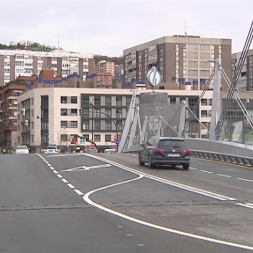 El puente Frank Gehry de Bilbao se abrirá al tráfico el martes. EFE