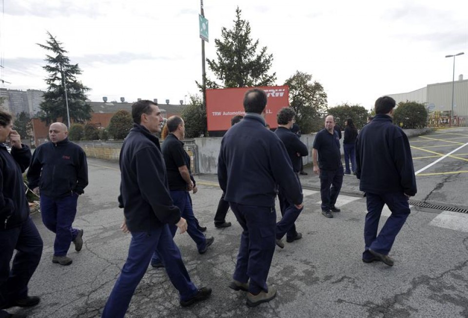 Trabajadores de la planta de TRW en Pamplona/Iruña. Foto: EFE