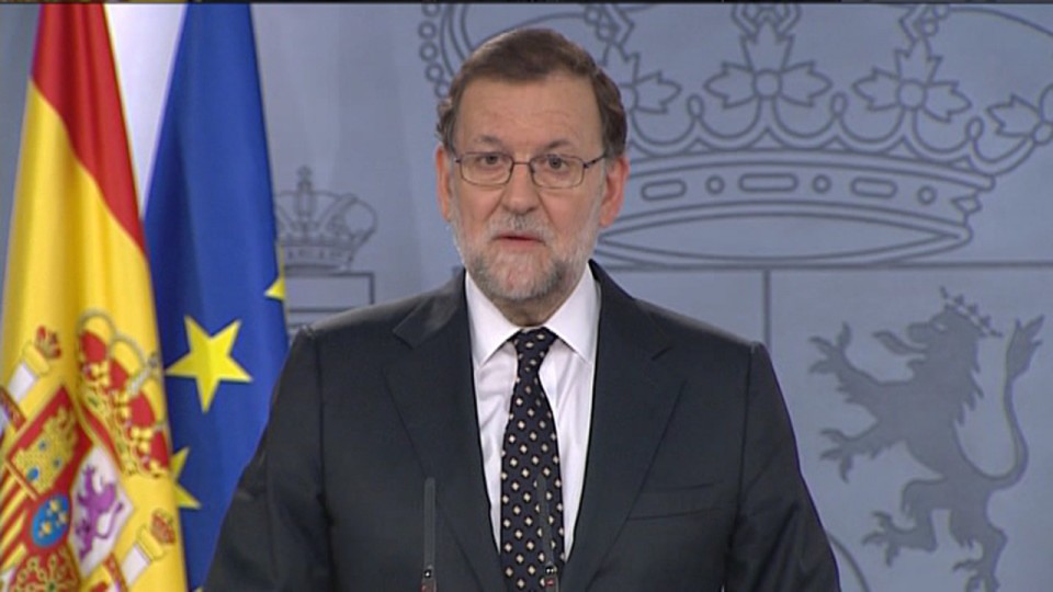 Rajoy dice a Sánchez que si gobierna será a las 'órdenes de Podemos'