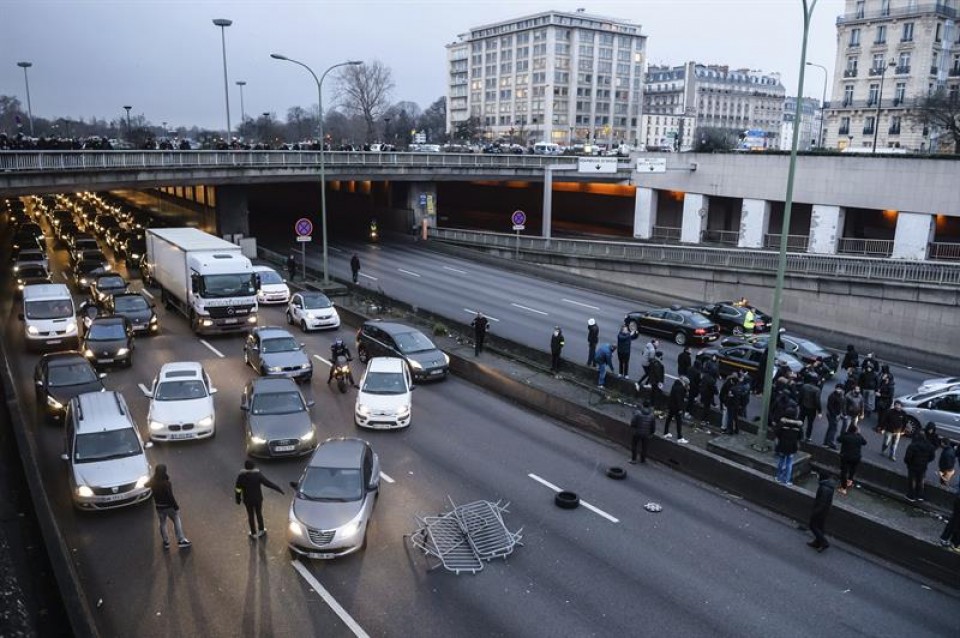 Día de huelga en Francia en el transporte, la sanidad y la educación