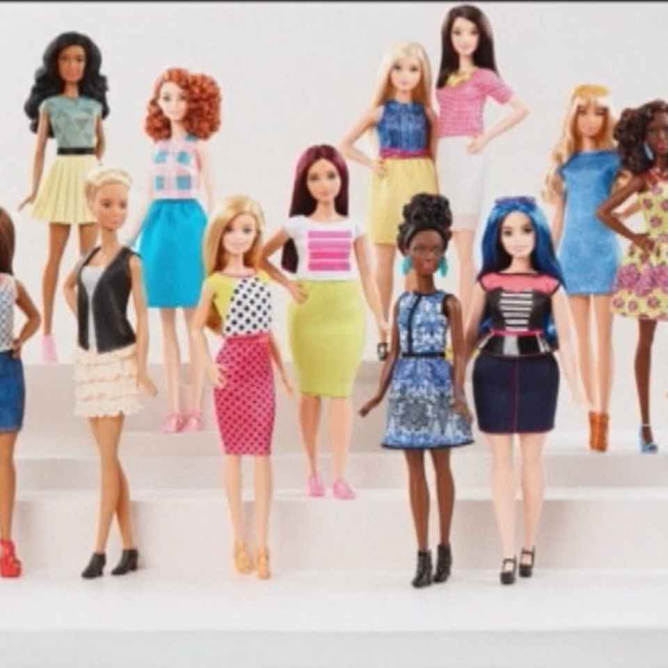 Barbie lanza muñecas con distintas tallas, estaturas y colores de piel