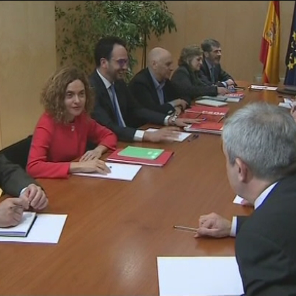 Los equipos negociadores de PSOE y Ciudadanos en su primera reunión. Foto: EFE