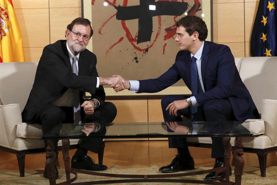Rajoy y Rivera acuerdan estudiar 'los puntos en común'
