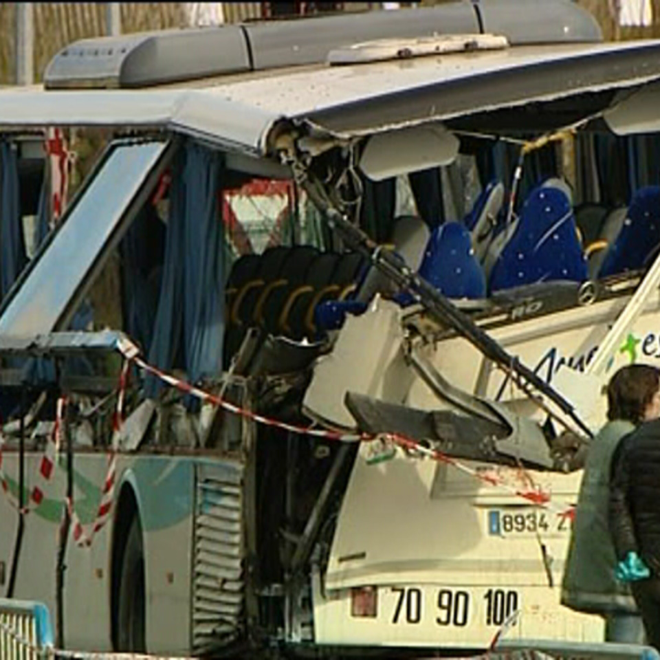 Al menos seis jóvenes mueren en un accidente de autobús en Francia