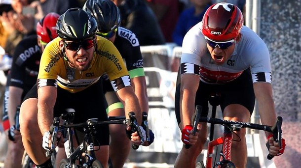 Kristoff supera en meta al líder Cavendish. Foto: Efe.