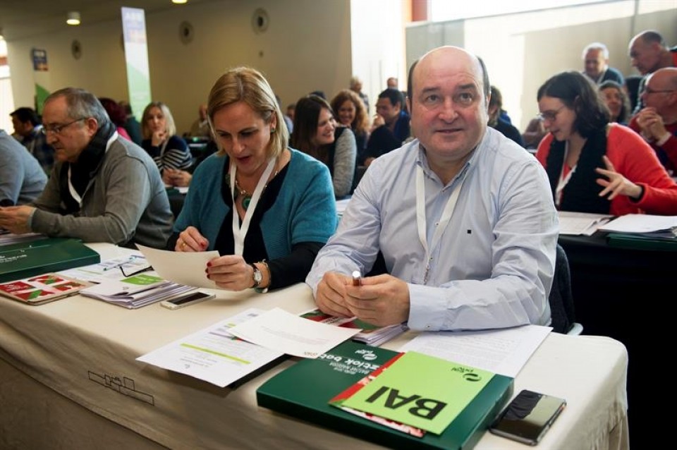 Itxaso Atutxa y Andoni Ortuzar en la VII Asamblea general del PNV. Foto: EFE