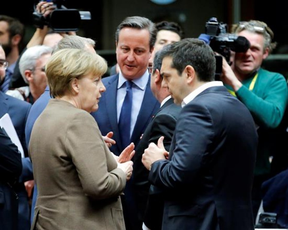 David Cameron, Merkel y Tsipras. Foto: EFE