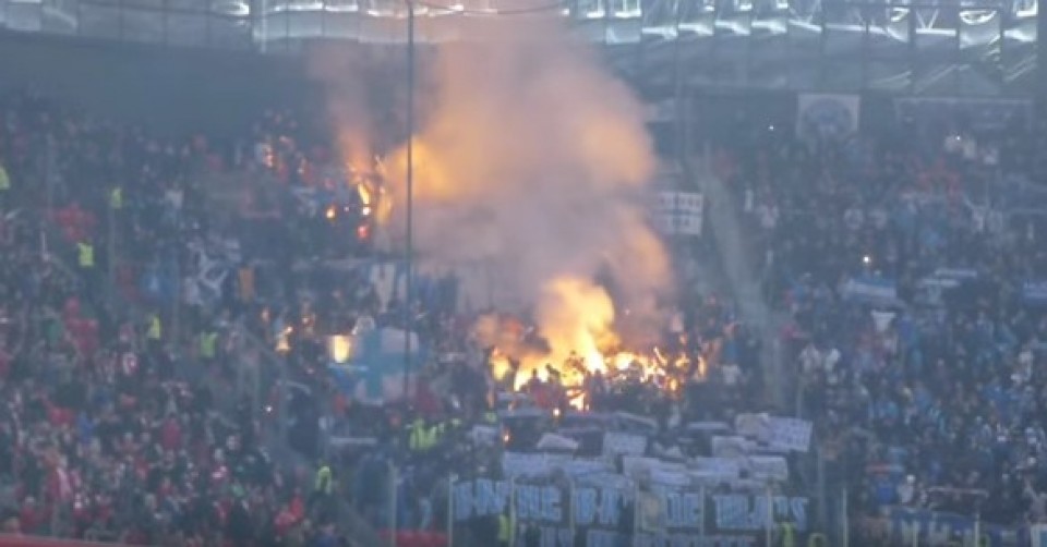Seguidores del Olympique encendieron bengalas dentro de San Mamés