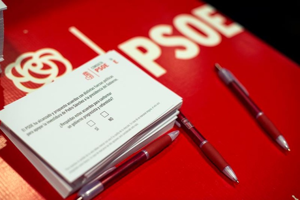 Los militantes ratifican el acuerdo PSOE-Ciudadanos. Foto: EFE