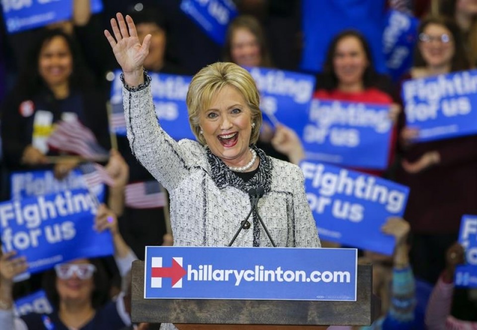 Hillary Clinton se impuso por una amplia ventaja al senador Bernie Sanders en Carolina del Sur. EFE