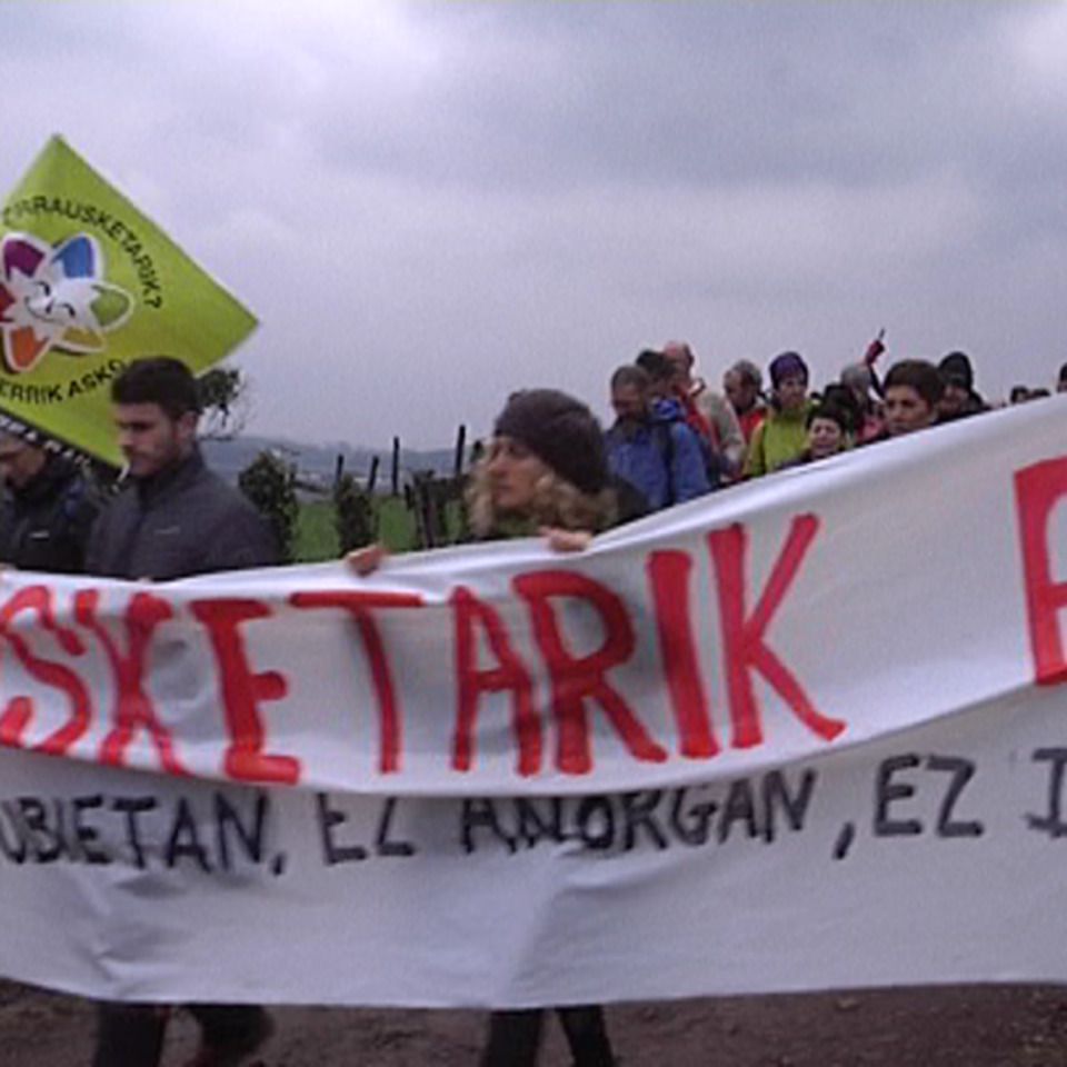 Marcha en contra de la incineradora de Zubieta. Foto: EiTB