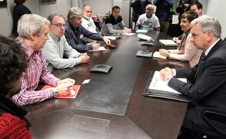 Reunión entre la consejera Arantza Tapia y el comité de empresa de ACB. Foto: EFE