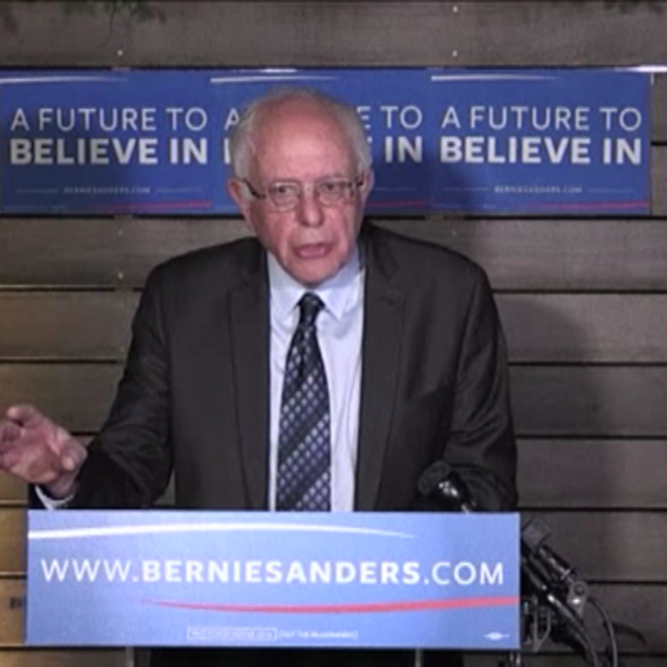 El  precandidato presidencial demócrata Bernie Sanders en Dearborn (Michigan). Foto: EFE