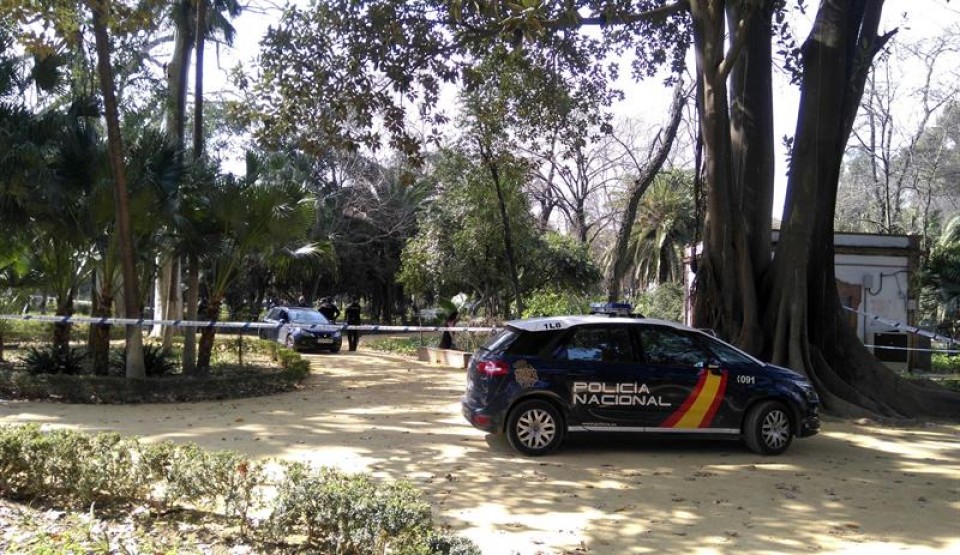 Sevillako Maria Luisa parkean hilik aurkitu zuten emakumea otsailaren 24an. Argazkia: EFE
