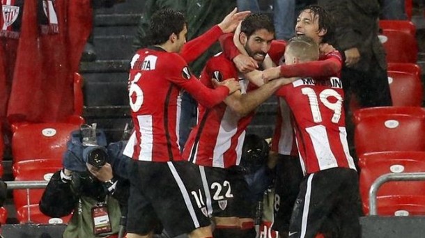 Raúl García celebra el único gol del partido. Foto: Efe.