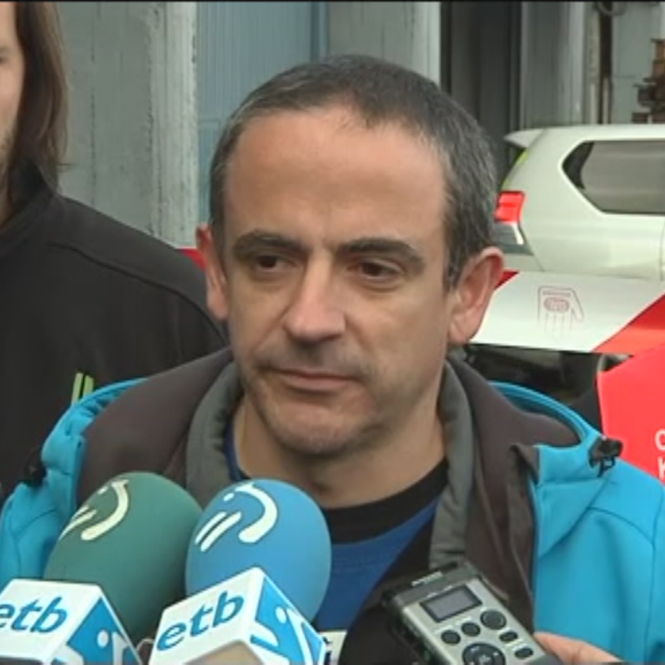 El alcalde de Ondarroa muestra su solidaridad a los familiares de las víctimas