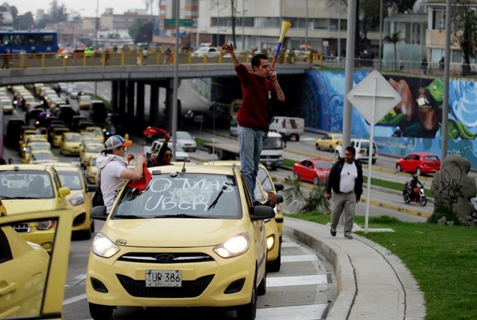 Protestas en Colombia contra la plataforma Uber FOTO: EFE