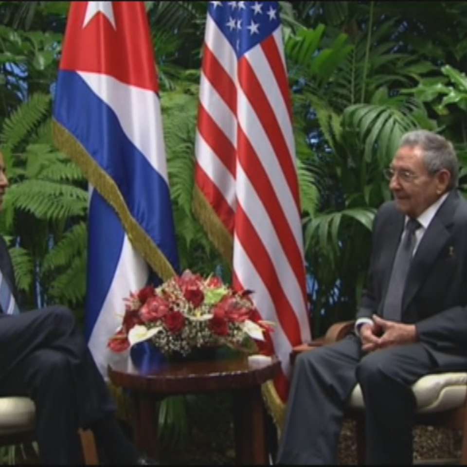 Raúl Castro recibe a Obama en el Palacio de la Revolución