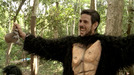 ¡Igor vuelve al campamento unificado disfrazado de gorila!