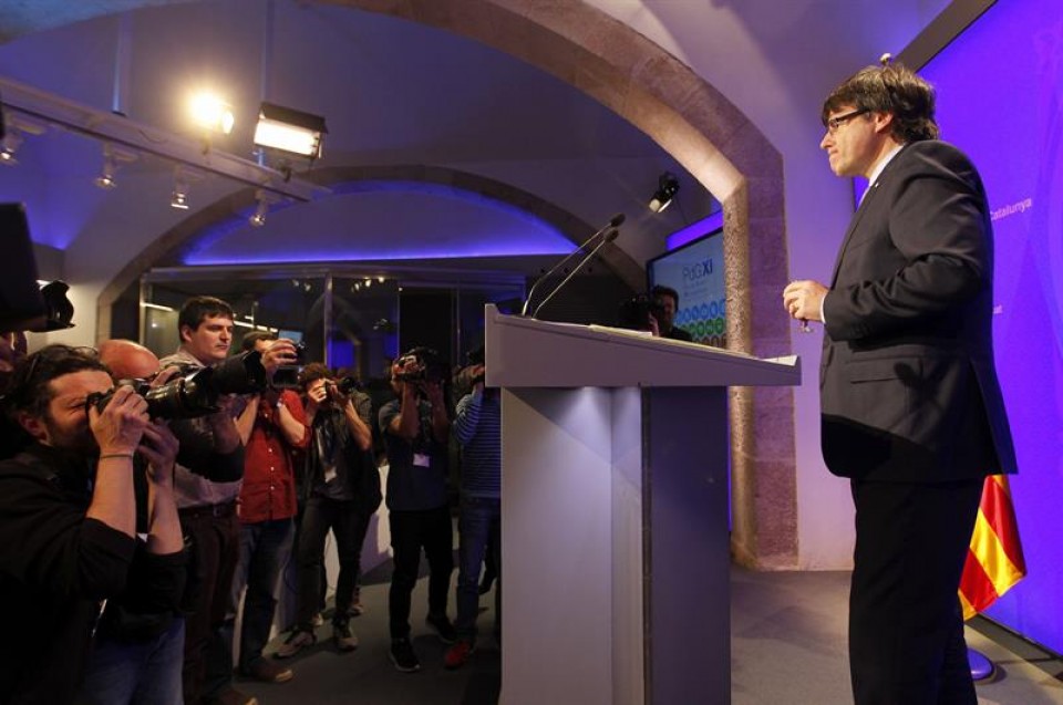 Puigdemont durante la rueda de prensa para valorar los 100 primeros días de su Govern. Foto: EFE