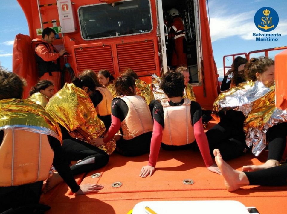 Algunos de los escolares rescatados. Foto: Salvamento Marítimo